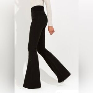 Kit and Ace “Stockholm” Flared Black Pants, size 6